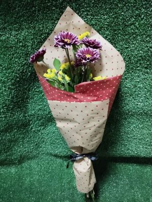 Detalle de margaritas moradas Floristería Tropicana. La Habana, Cuba