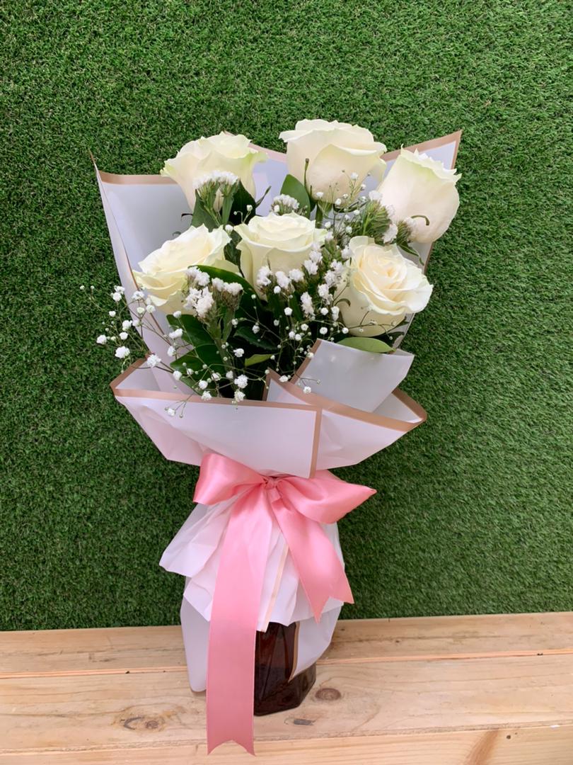 Ramo_de_rosas_blancas_Floristera_Tropicana