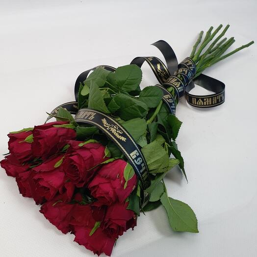 25 червоних троянд 