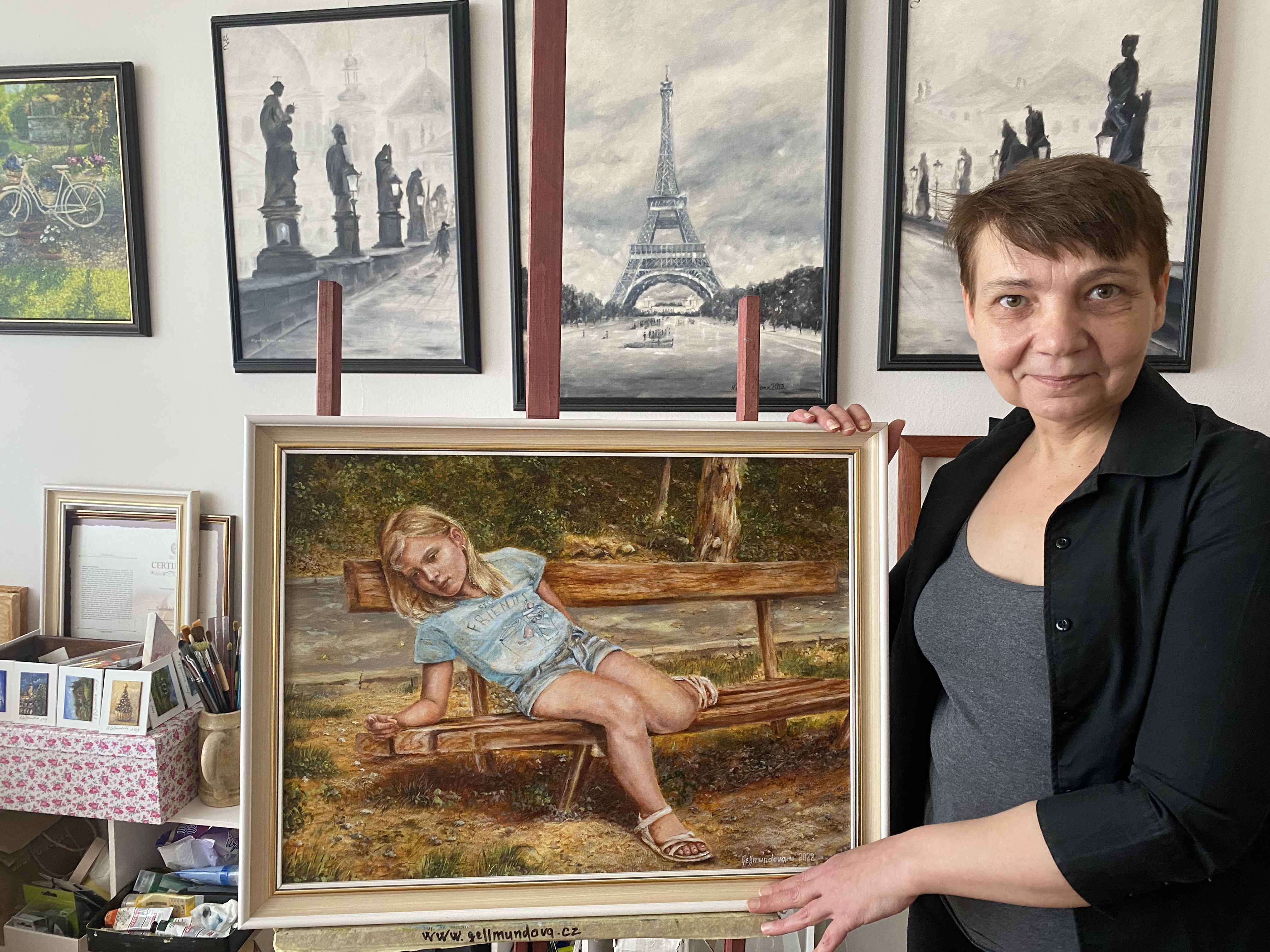 Unaven_modelka_replika_a_malka_N_Gellmundova