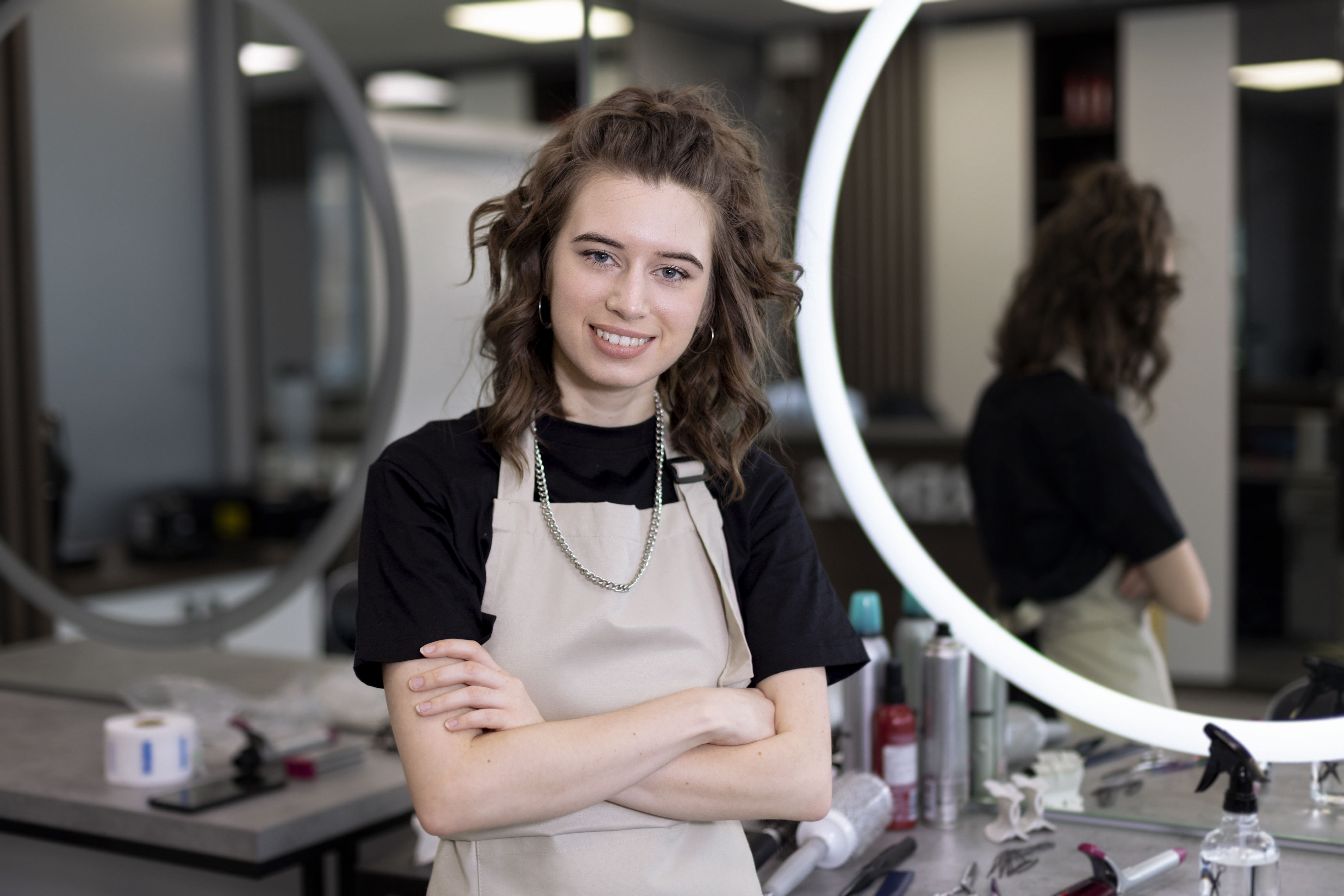 parikmaher-gotovitsa-k-klientu_1