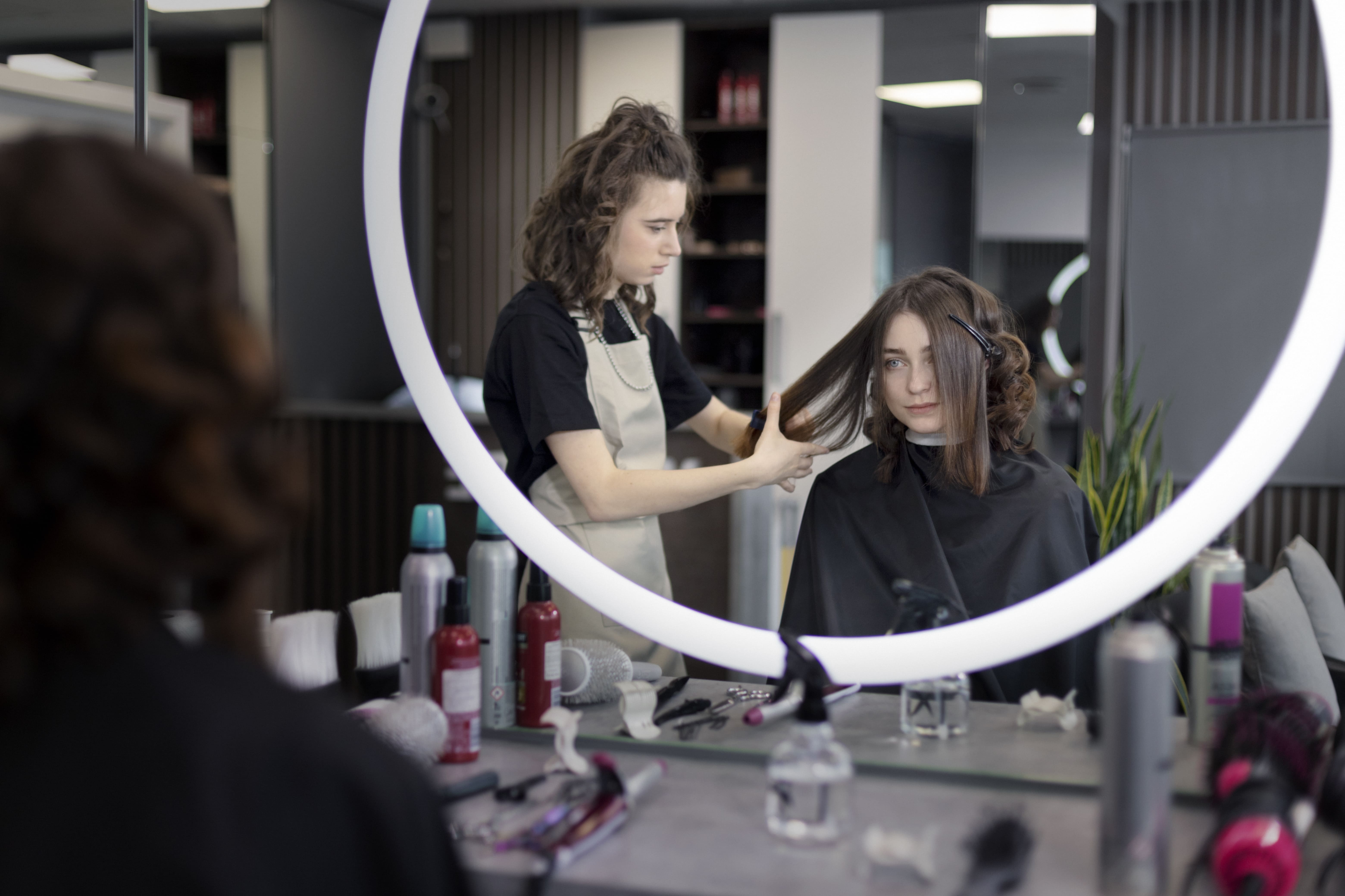 parikmaher-zabotitsa-o-svoem-kliente_2