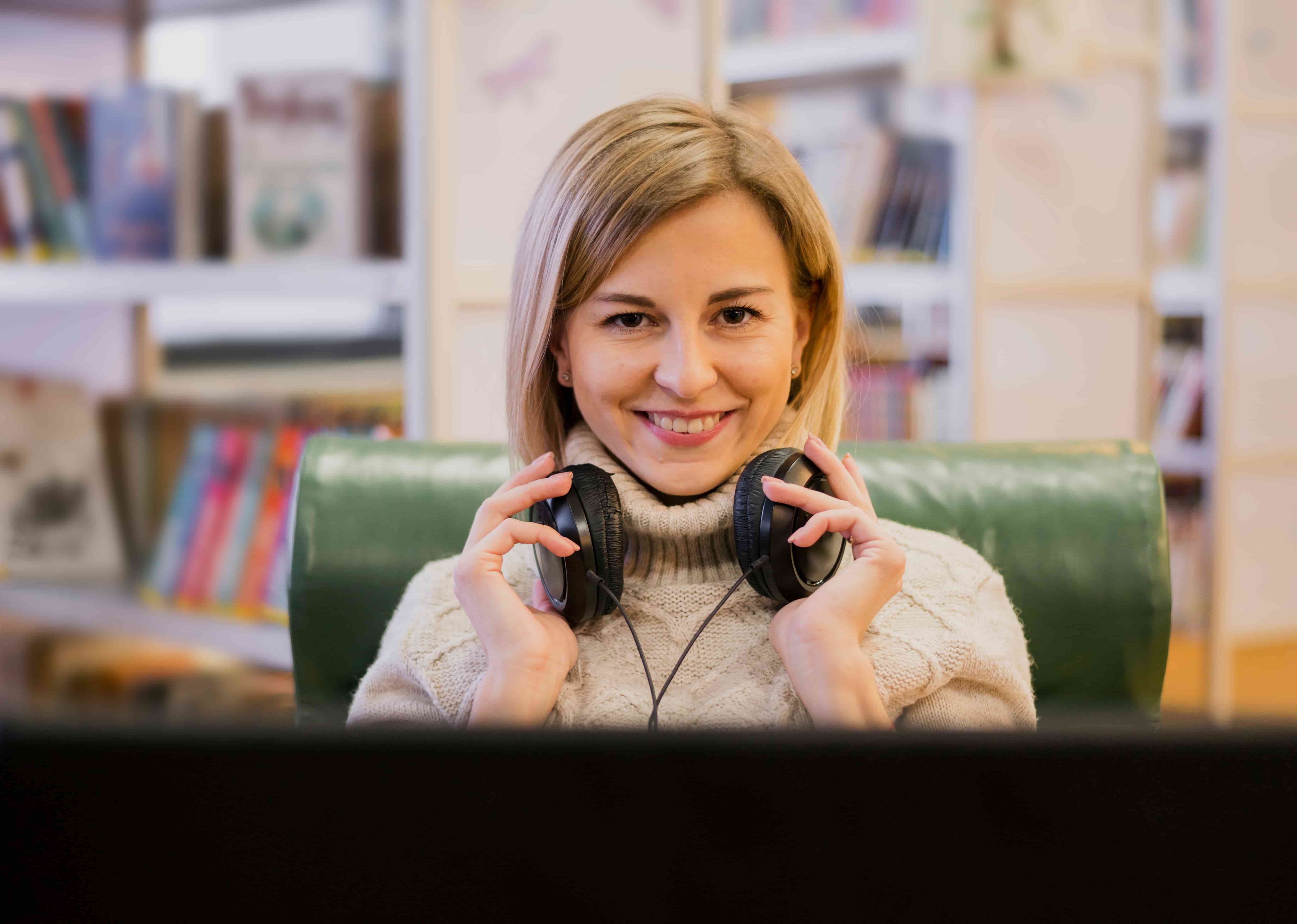 portrait-smiling-woman-wearing-headphones_1