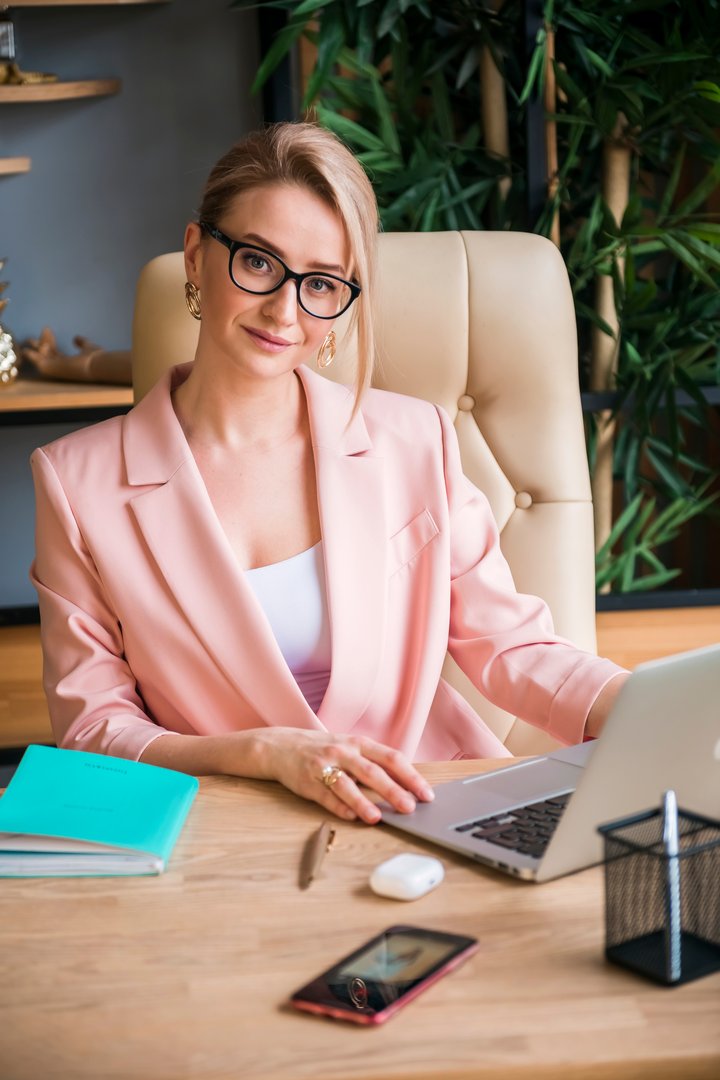 business-woman-in-glasses-in-the-office-at-the-off-2023-11-27-05-11-51-utc