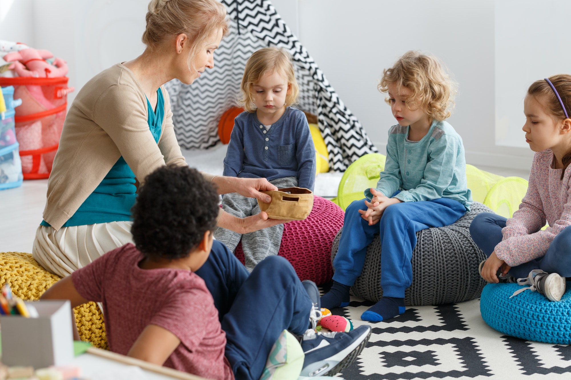 playing-game-in-circle-1