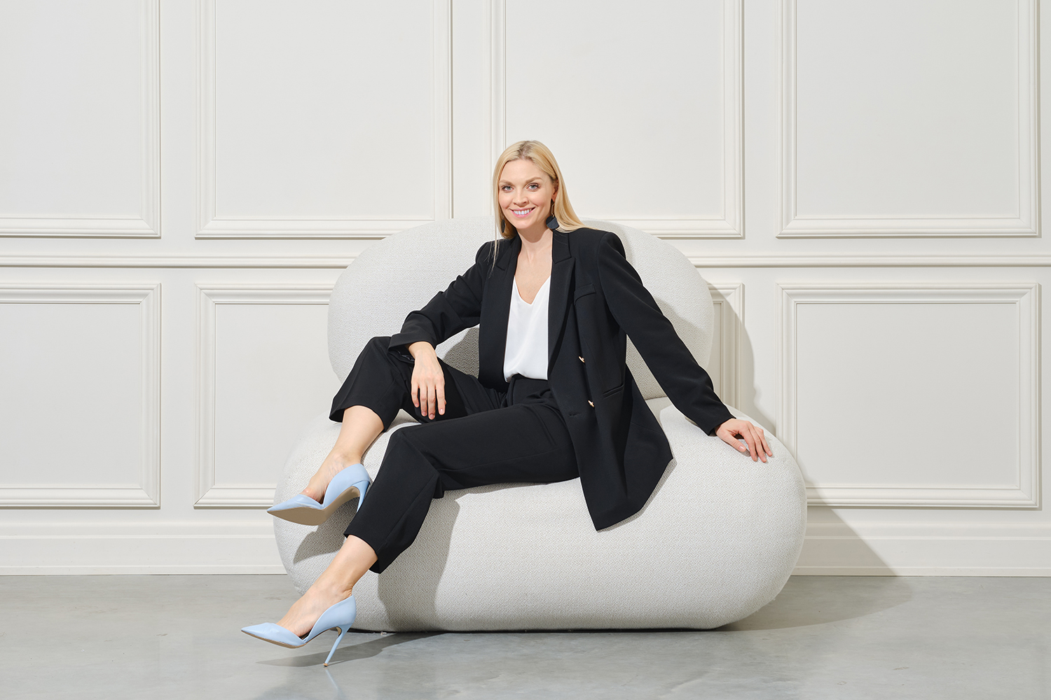 smiling-businesswoman-in-stylish-suit-relaxing-on-2024-11-04-20-21-54-utc
