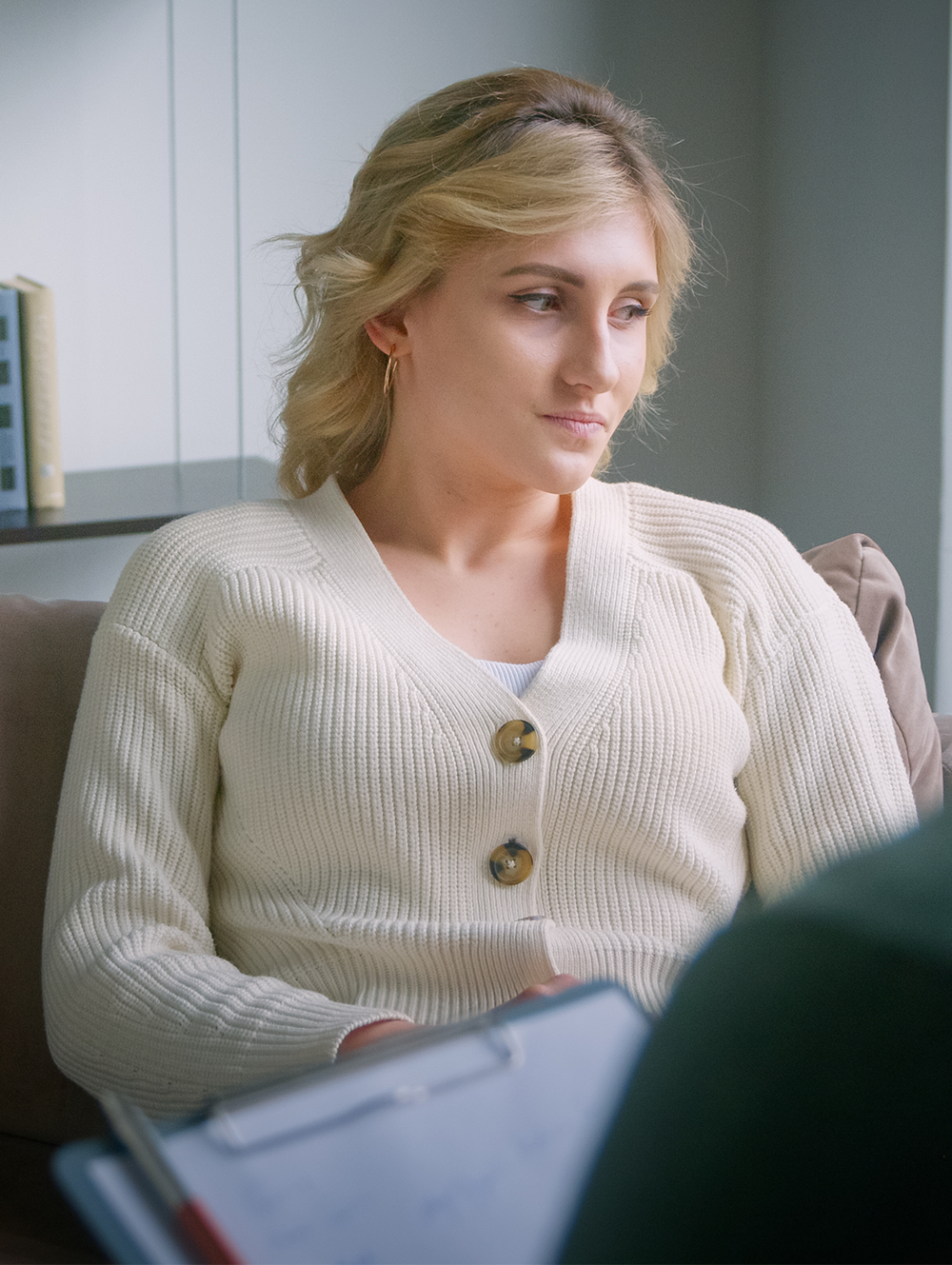 young-female-patient-talking-to-the-doctor-at-the-2024-09-17-00-28-33-utc