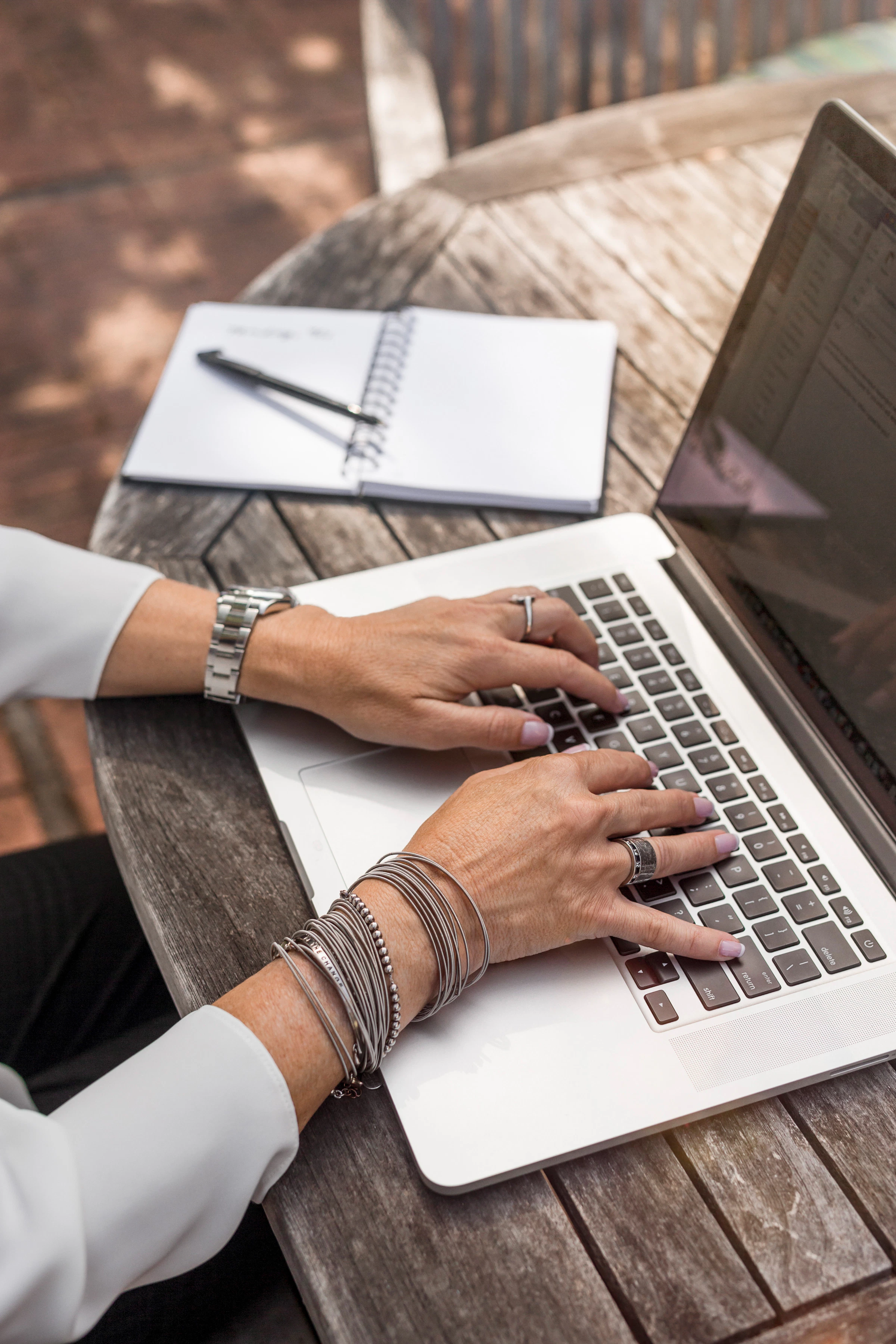 LinkedIn_Sales_Solutions_1747791444466_unsplash_id_0QvTyp0gH3A.webp