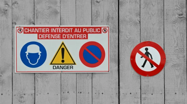 plaques plastiques pour marquage sécurité d'entreprise