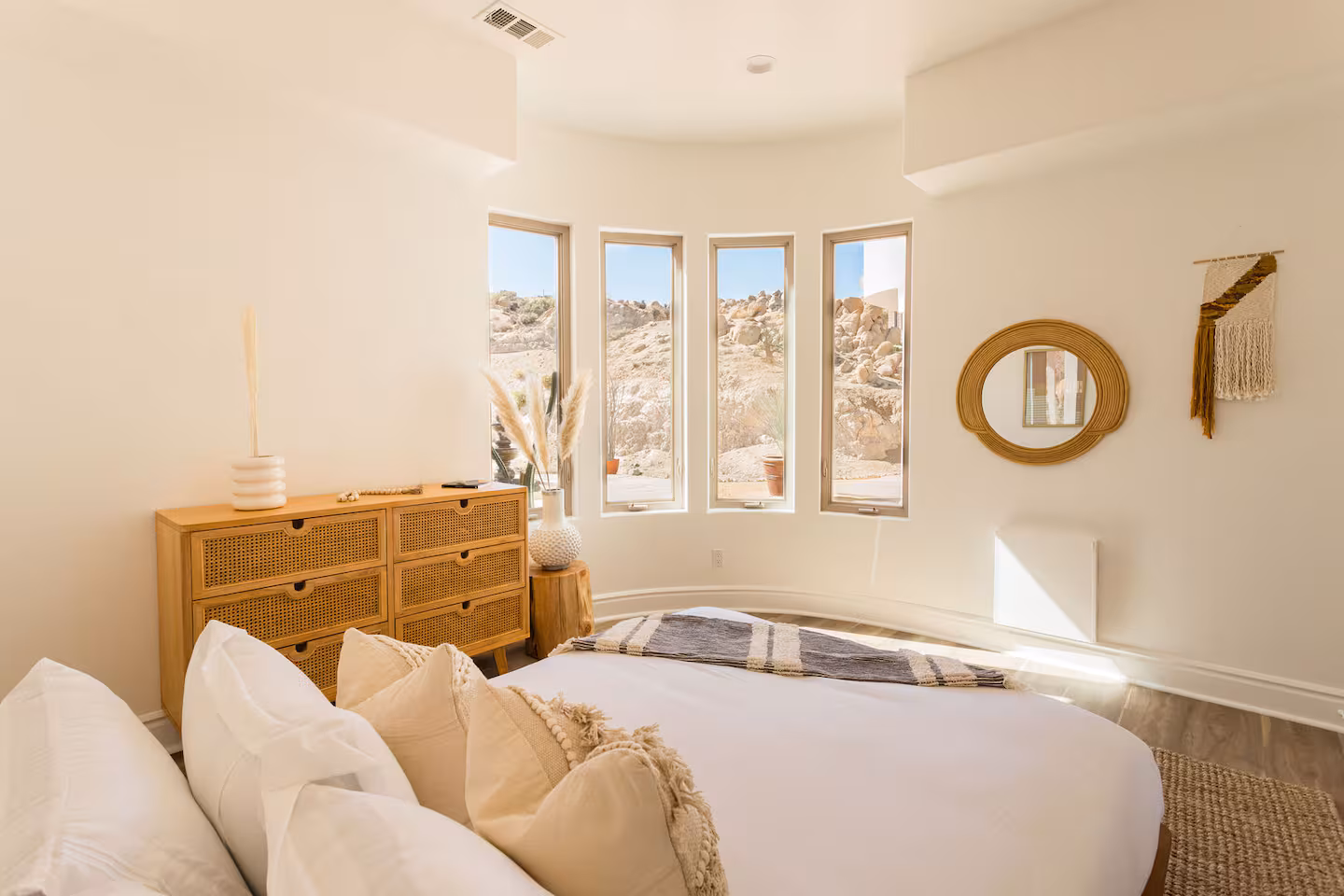 7ec573bd-a5ee-4ffc-8282-ebaad6ec66a5