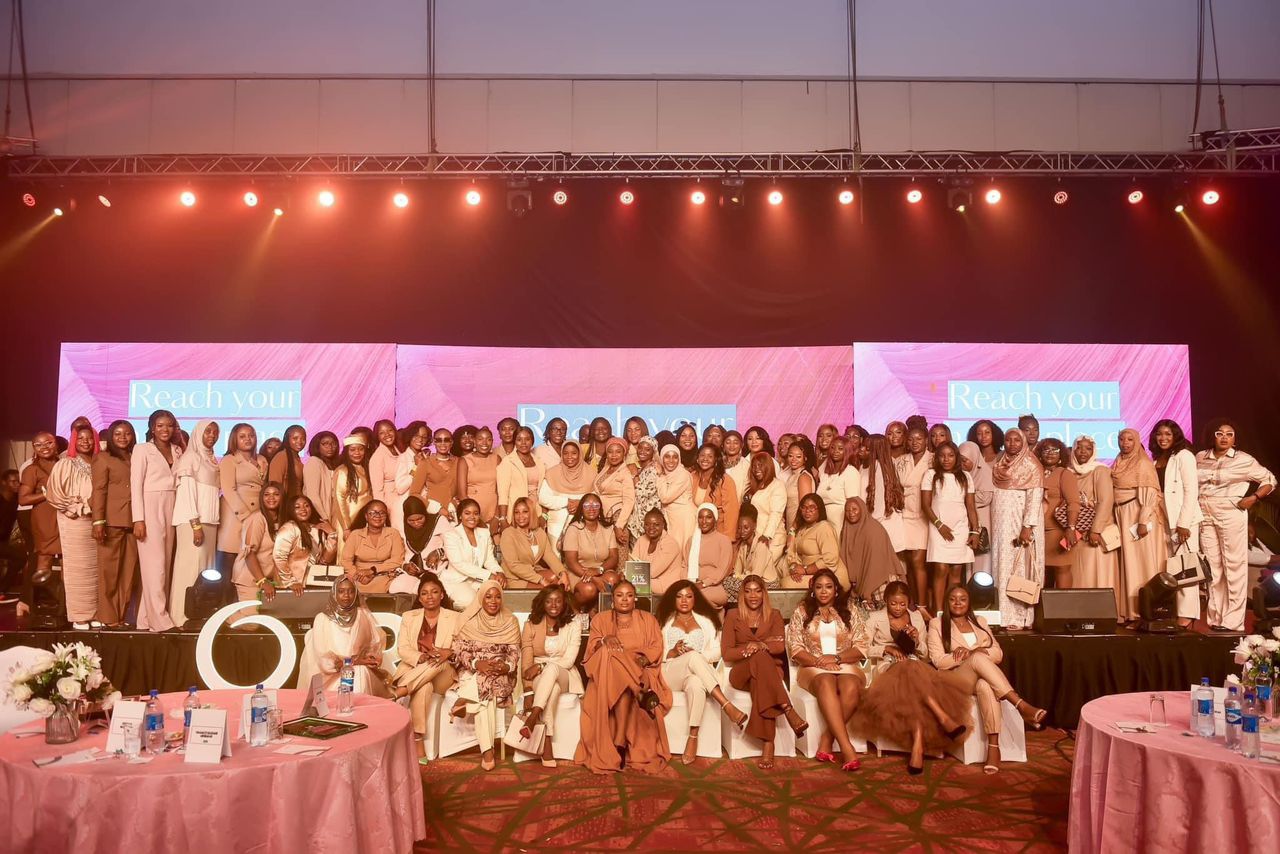 Oriflame_group_photo_