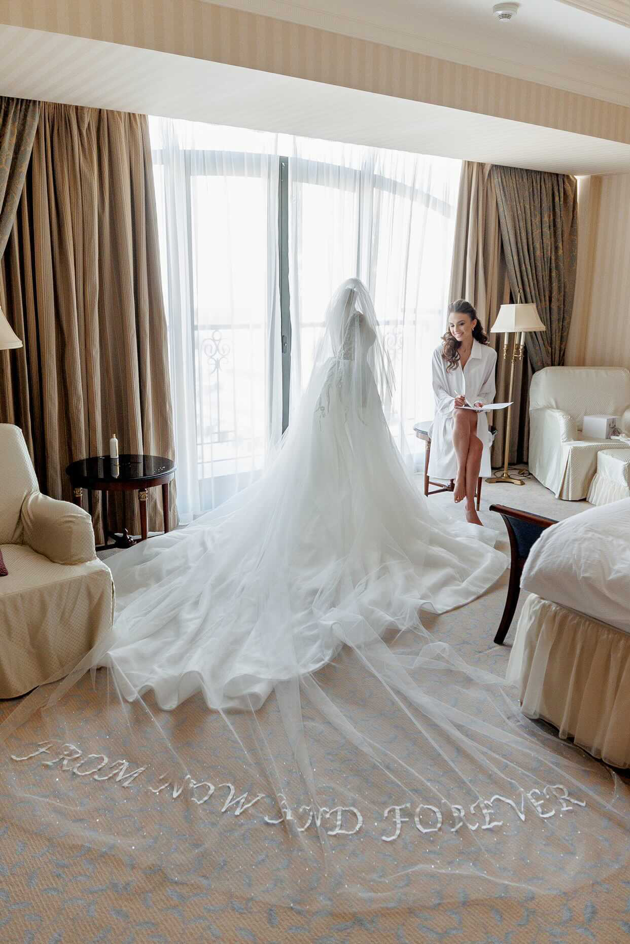 Bride’s morning wedding hairstyle