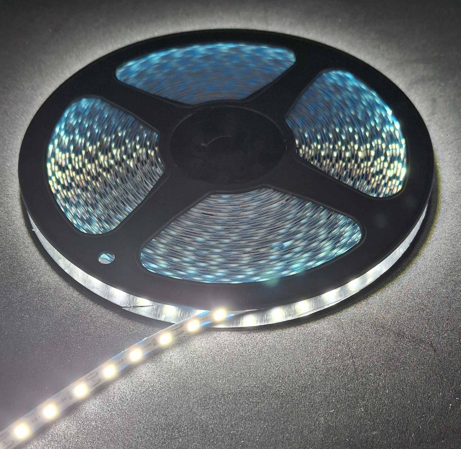 s_strichka_w_elfled_on