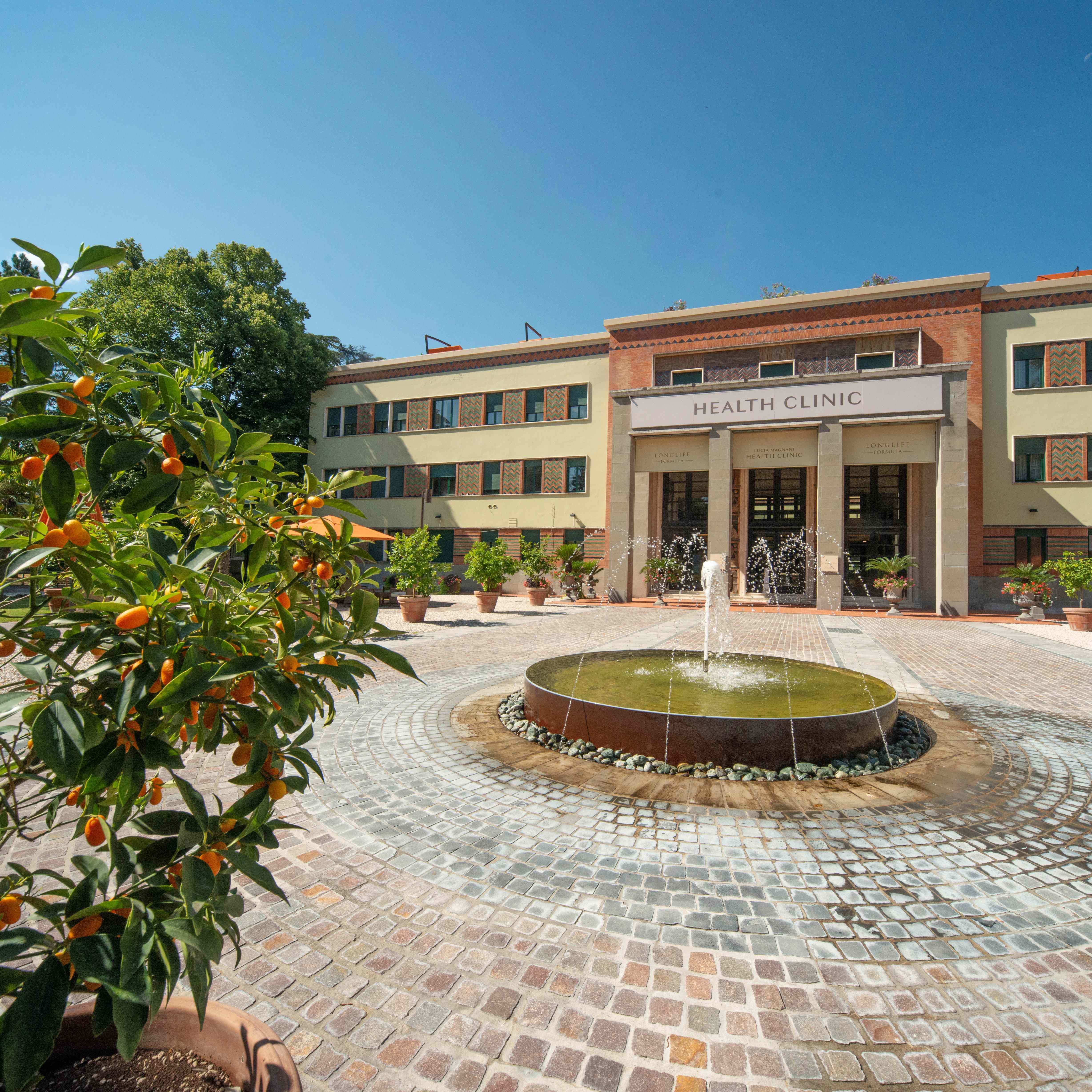 DSC_7302_health_clinic_fountain_facade_rs