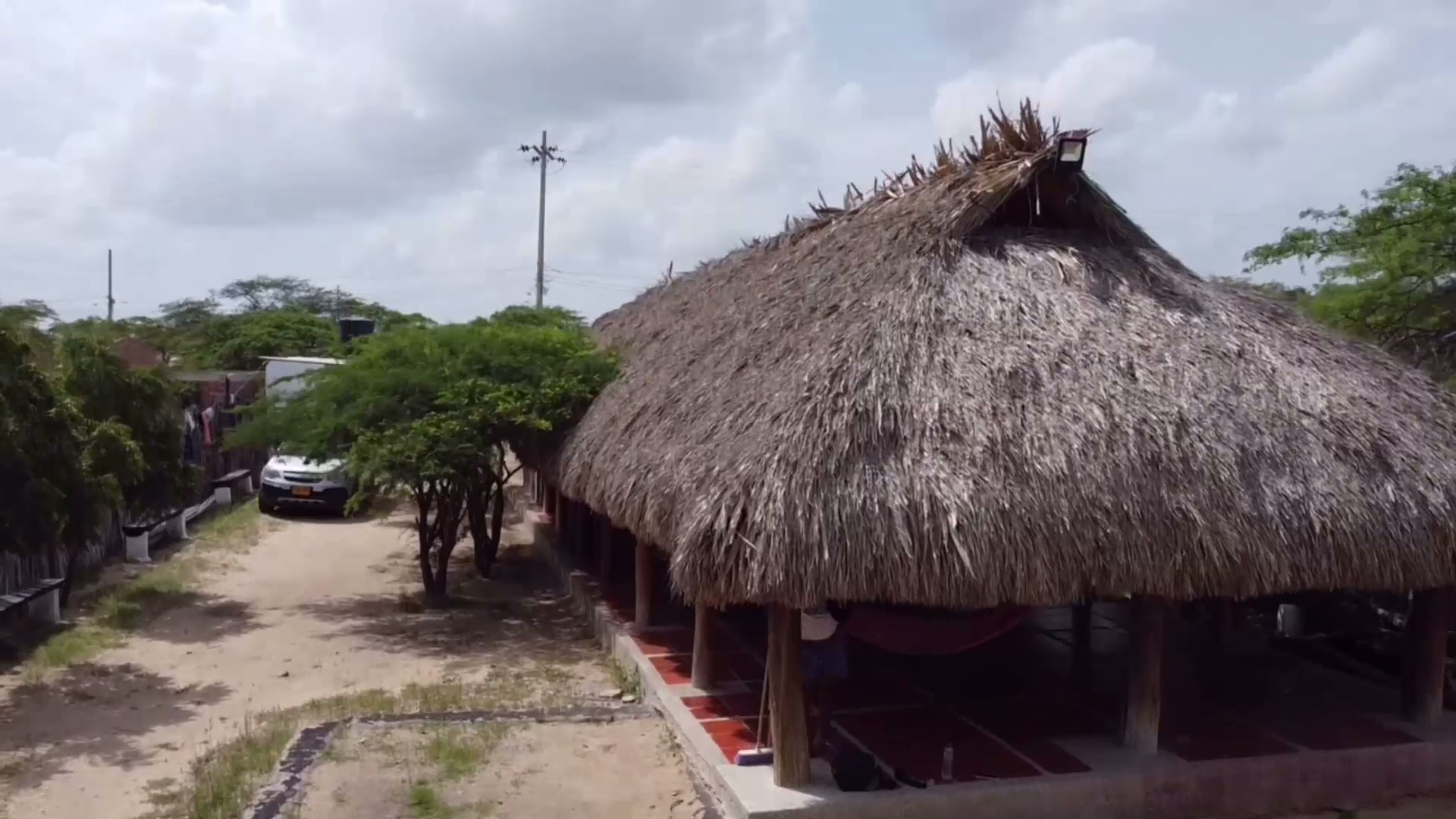 CQ_Hostel_-_Camarones_-_frame_at_0m4s