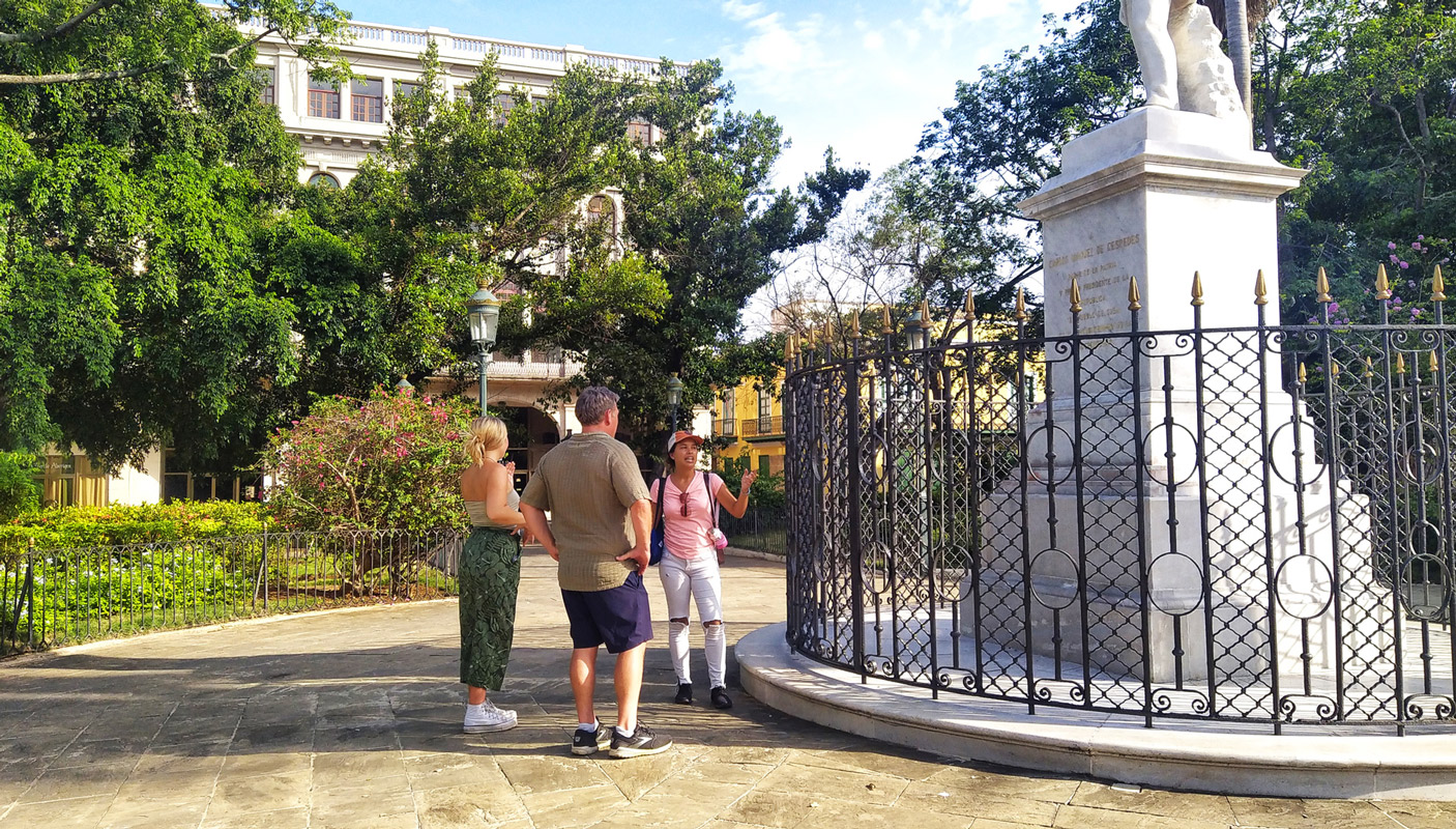 stroll-in-old-havana-vibrant-cuba-tours-02-web2