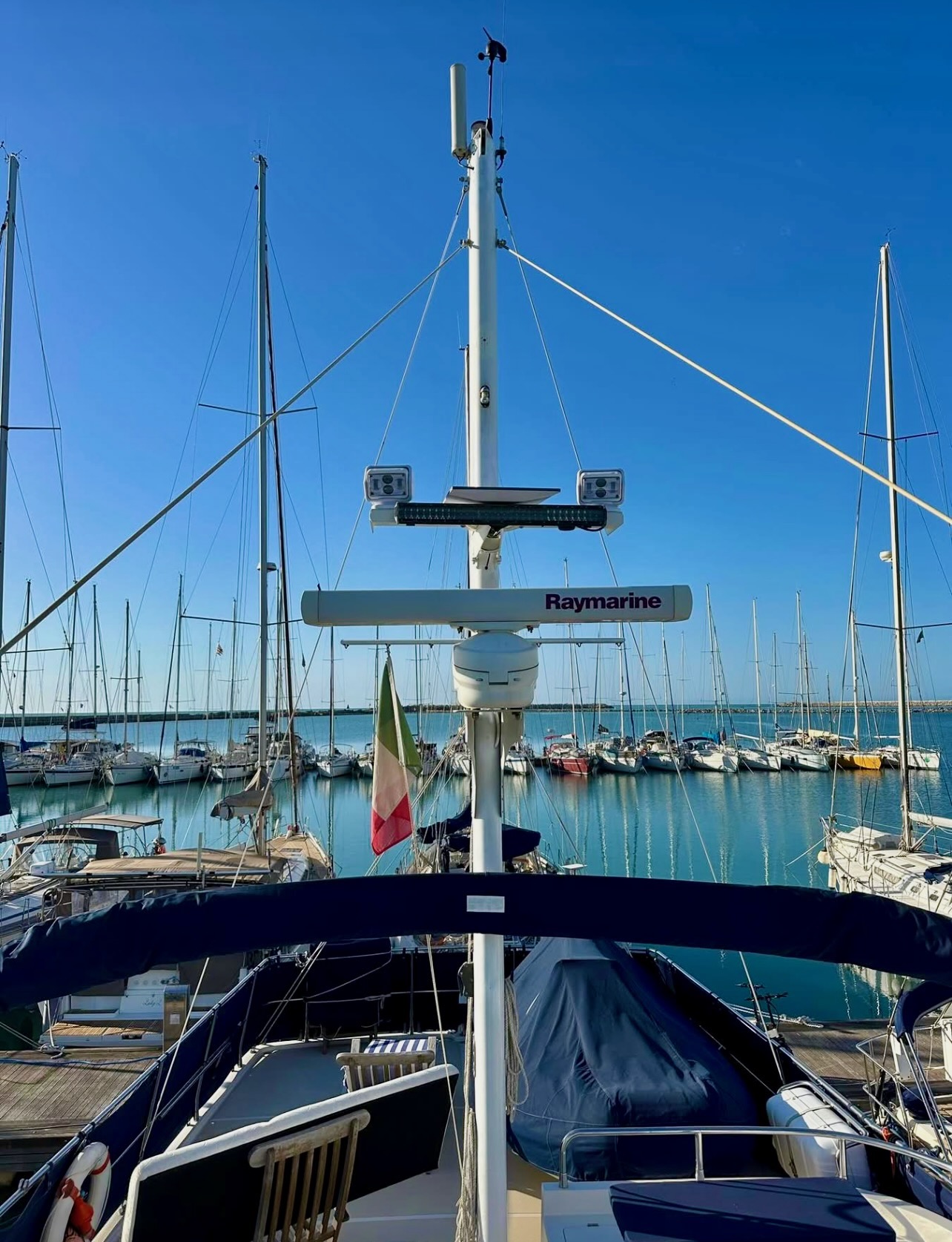 Starlink-Flat-High-Performance-Merchant-Yacht-Antenna1-1284px