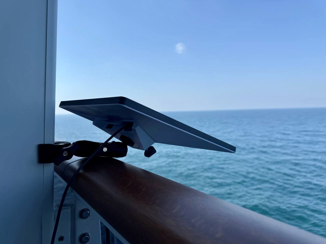 Starlink-Mini-Merchant-Vessel-Ship-Antenna4-1280px