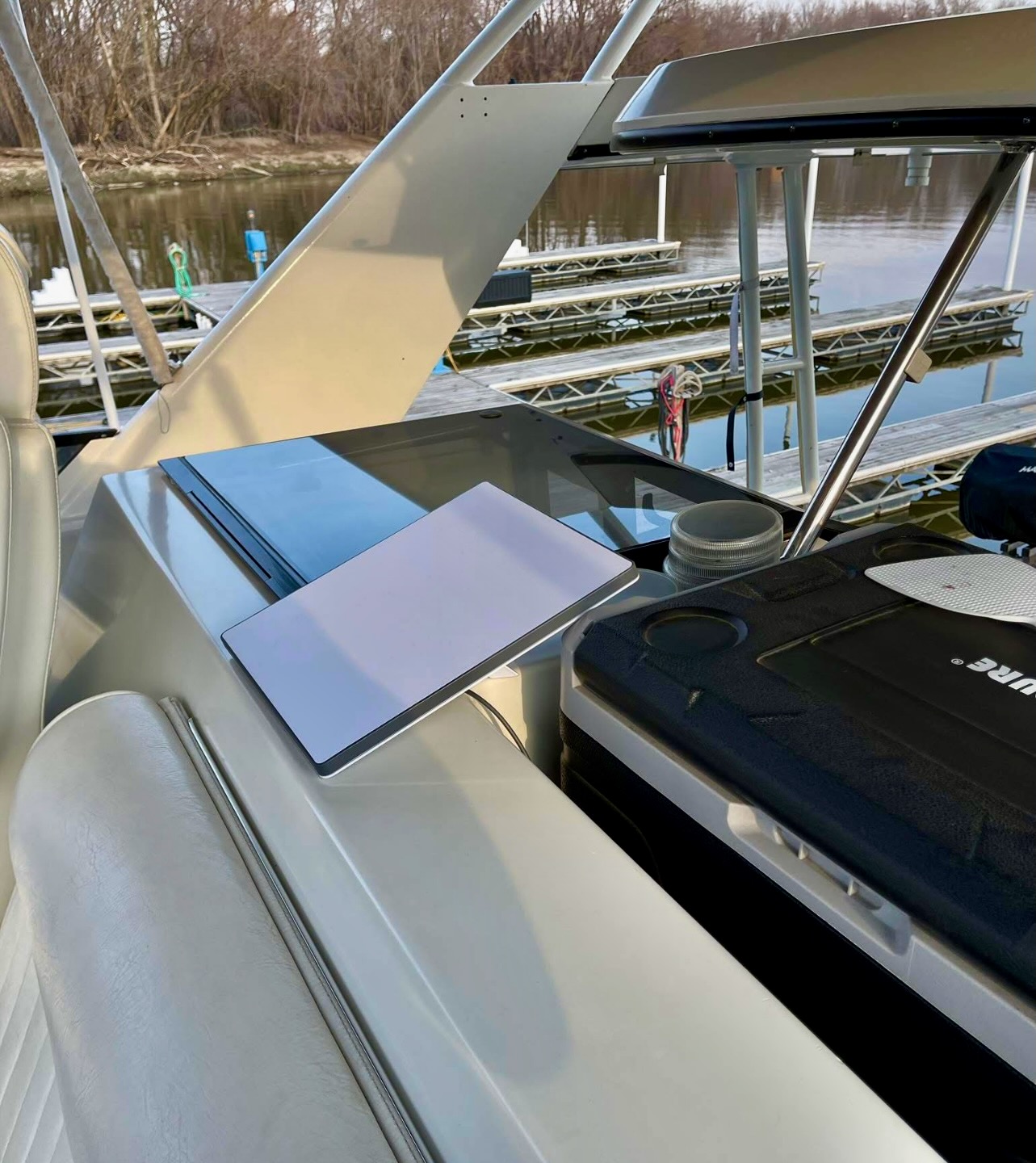 Starlink-Mini-Yacht-Antenna1-1283px