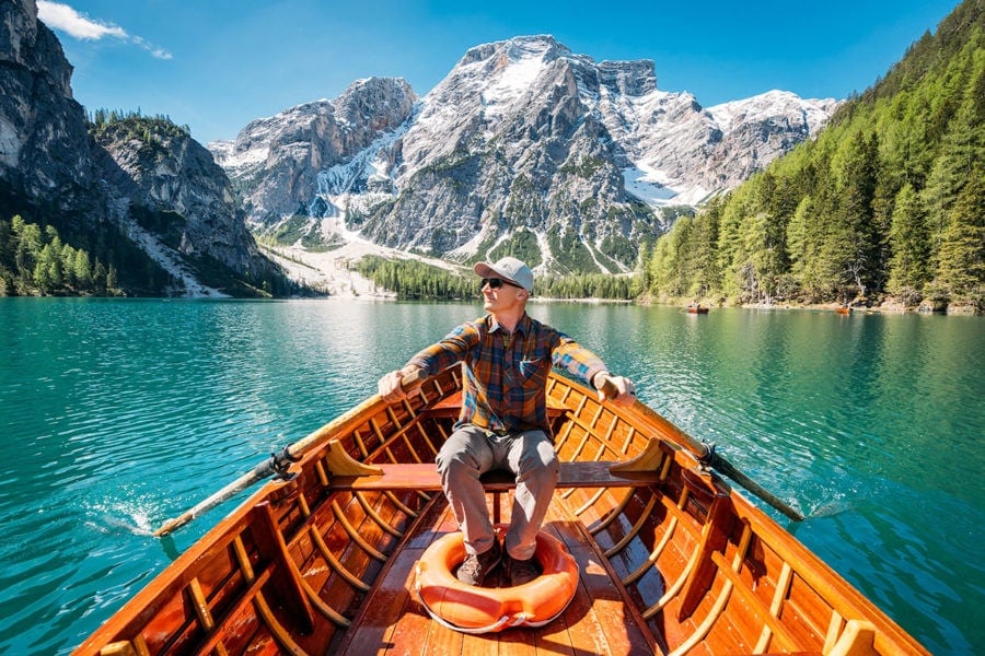 dolomites-lago-di-braies-boat