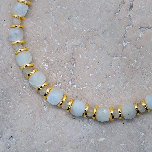 bracelet en pierres de lune