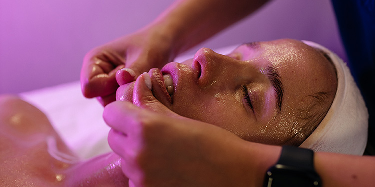 Масаж обличчя