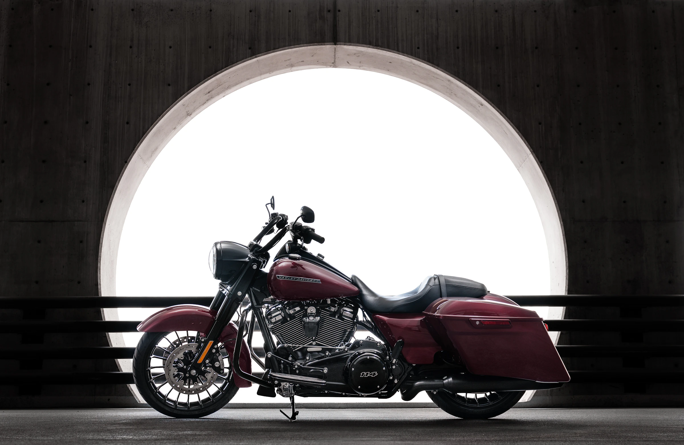 Harley-Davidson_1767704058358_unsplash_id_kQONyTTrZ9A.webp