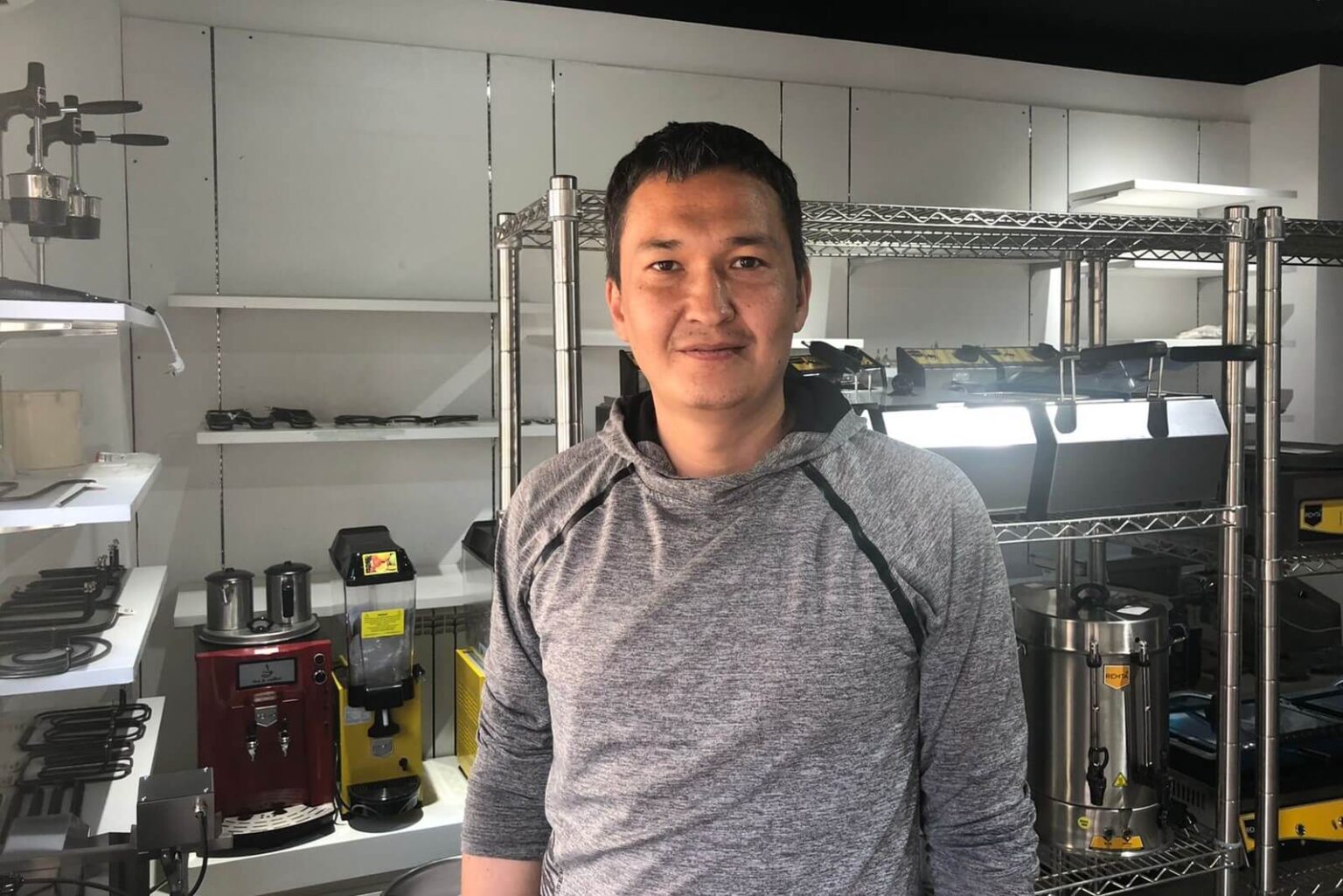 otkryl-internet-magazin-kuhonnogo-oborudovaniya-polgoda-nazad-logo-1536x1025