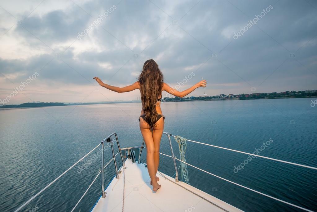 depositphotos_82958090-stock-photo-girl-relax-on-a-yacht