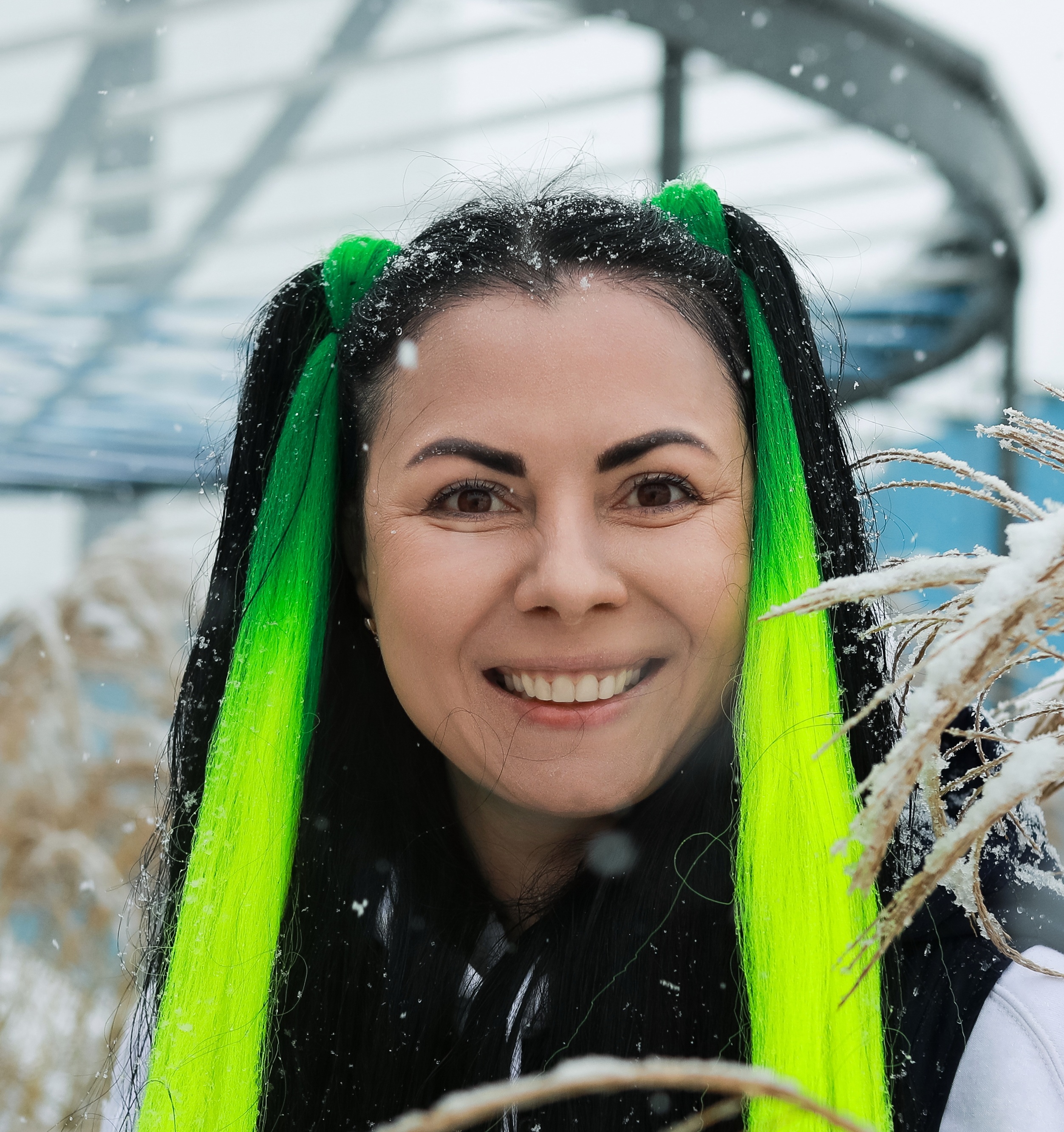 woman-with-long-green-hair-standing-in-a-field-2025-02-15-23-24-57-utc