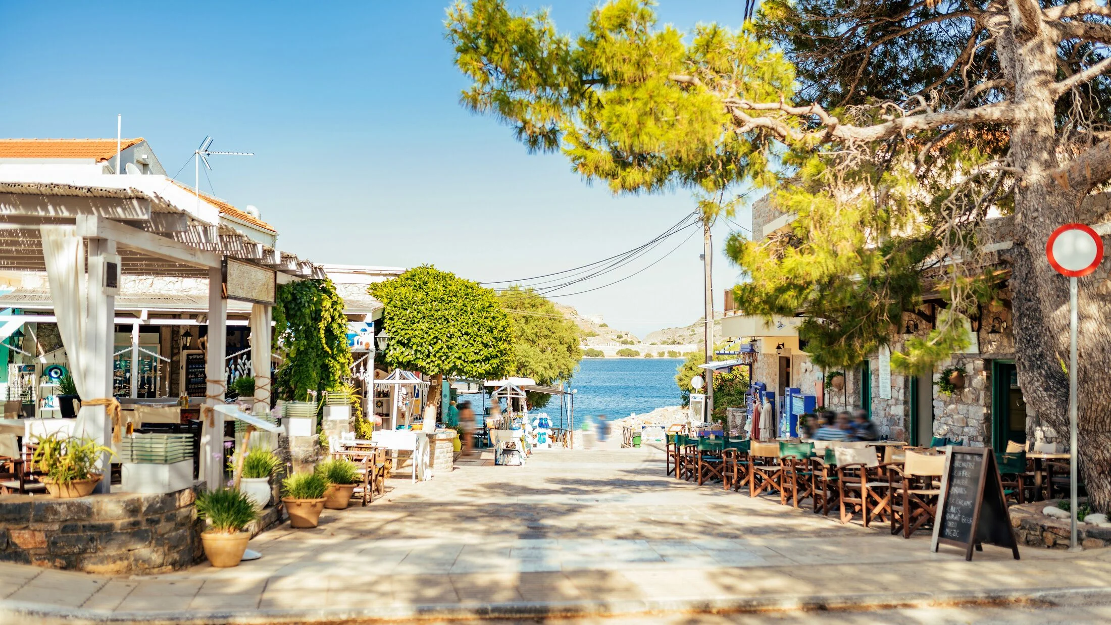 Plaka-2023-Village-View-Shutterstock-676221562-Hybris