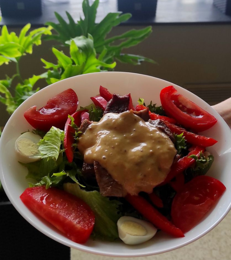 Salat_tepliy_z_telyatini