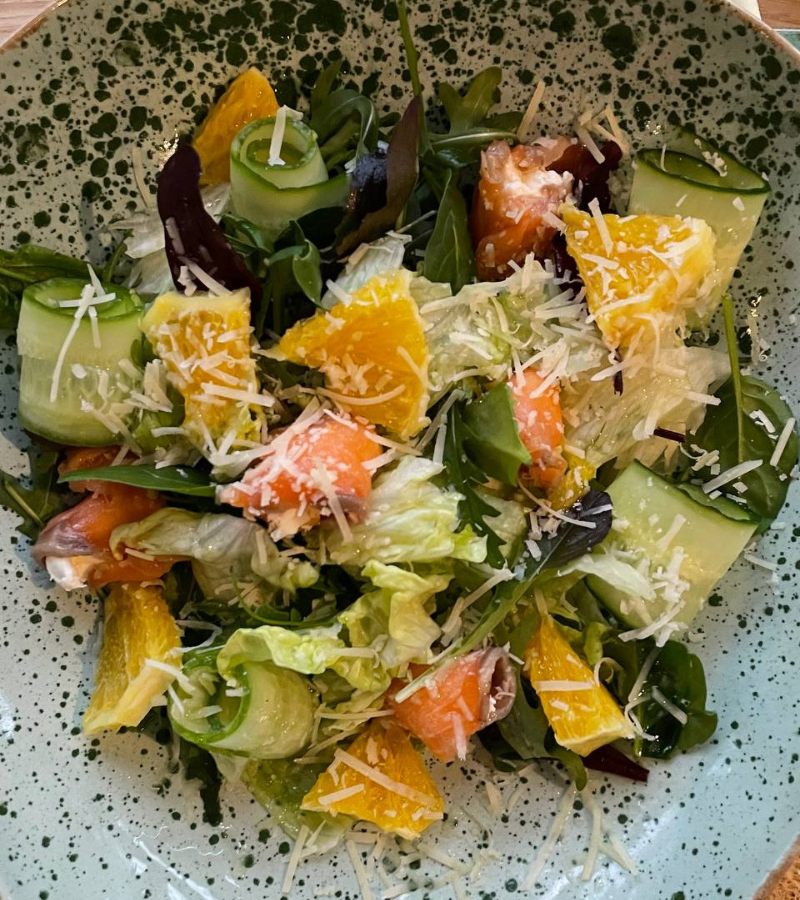 Salat_z_lososem_ta_krem_sirom