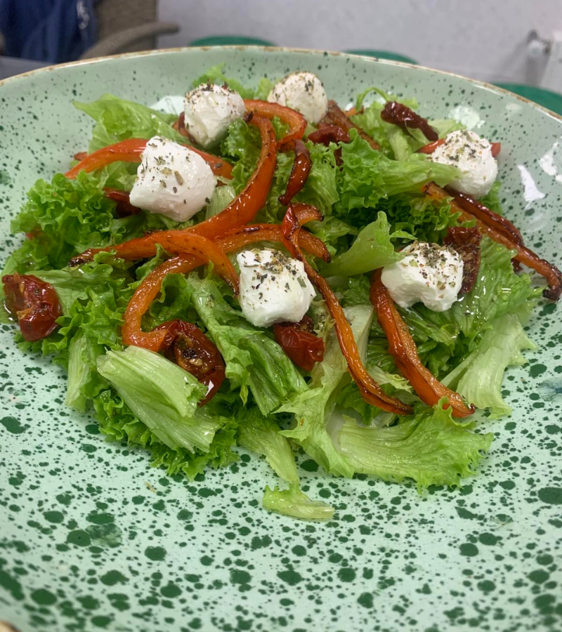 salat_z_vyalenimi_tomatami