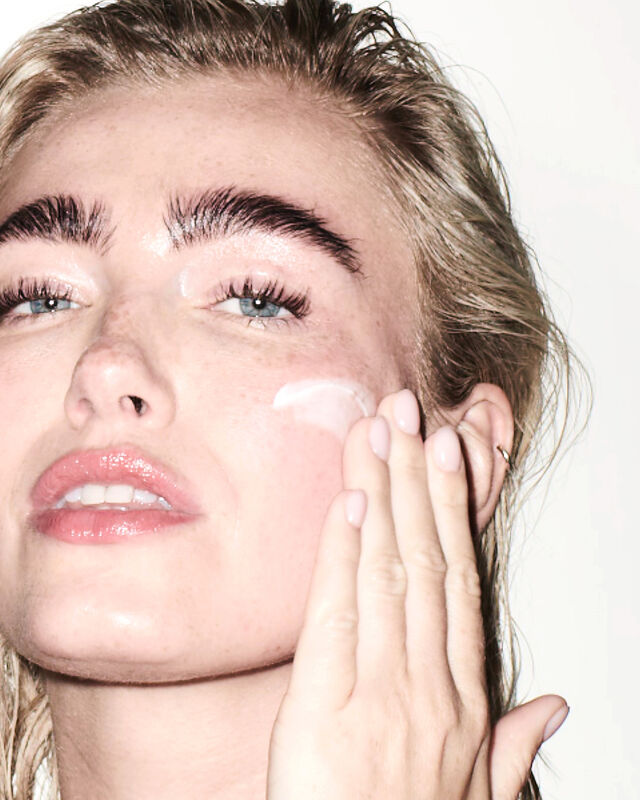 GA_GRA1024RBY_REGENERATING_MOISTURISER_60ML_MODEL-1