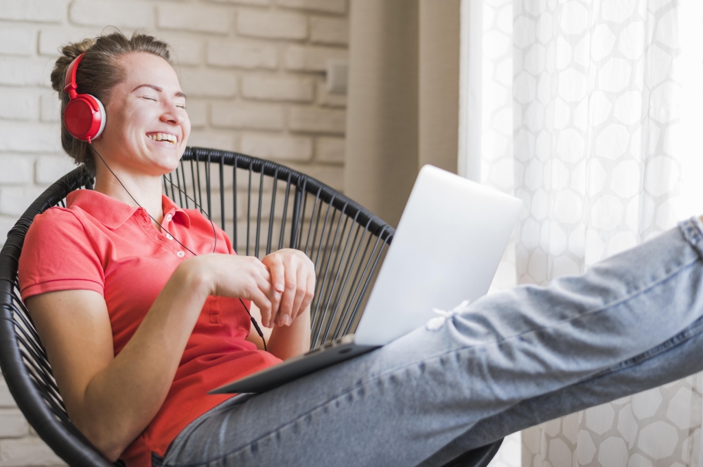 front-view-smiling-woman-with-laptop