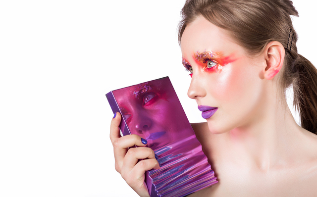 small-reflective-glamour-with-bold-makeup